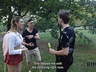 ¡Anhelando lamer culo europeo en el sofá con vibes de rimjob nerd!