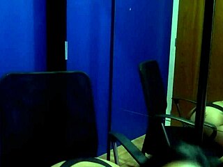 Anjinha, are you sensualizing in front of the mirror while touching yourself in lingerie?