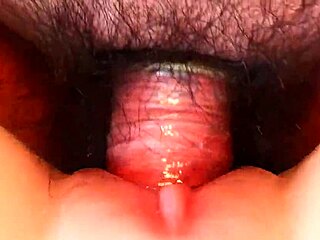 Regarder une poupée de baise se faire défoncer en gros plan 😲