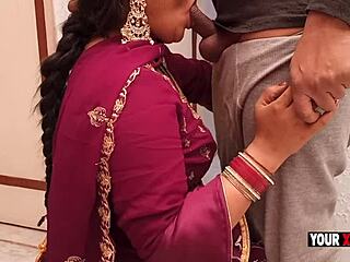 Punjabi bhabhi hrepeni po Biharijevem tiču v kopalniški igri!