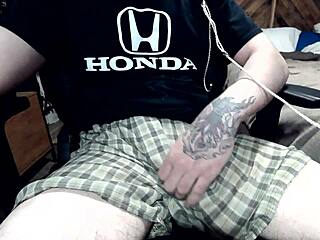 Watch This Amateur Guy Deliver a Big Cumshot