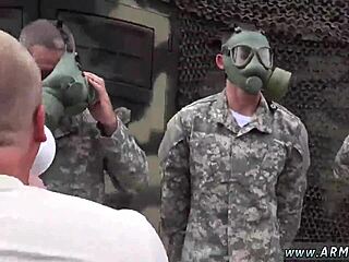 我第一次在投币口尝试熊装性爱