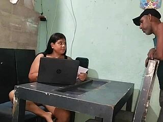 kolumbijska beba z veliko ritjo se divja s pastorkom! tako vroče 🔥