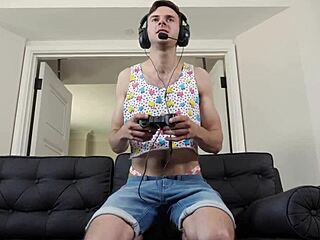 Manroyale gamer twink tips delivery driver with tight ass in casual fun.