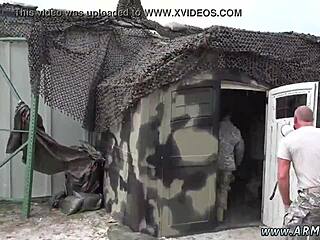 נסיתי סקס בחליפת דוב בפעם הראשונה בגלורי הול