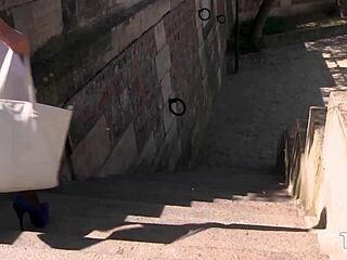 Tina Kay 承受硬核群交多根鸡巴