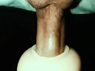 我弯腰和妻子粗暴后入，猛射