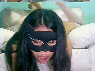 mi amigo me tortura con un dildo gigante y monstruoso