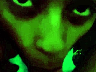 Na piscina do motel, curtindo uma mamada gostosa da negra sexy