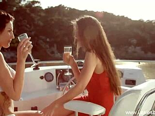 i want to lick that mature milf deep