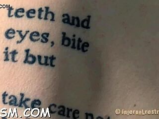 夹奶骚妹玩具玩肛钩，哇塞！😲