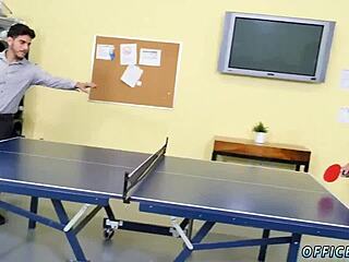 Soyunma odasında ilk gay deneyim