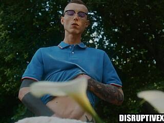 Dul adam sıradışı arkadaşıyla gay sikiş yapıyor