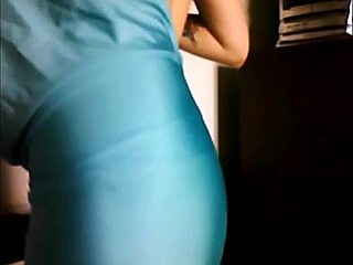 Chantal looks beautiful at 5 months pregnant and enjoys close-up moments.