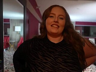 Noche de perrito con Mia Dior al aire libre