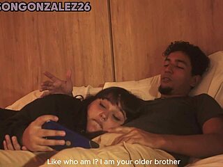 Můj nevlastní bratr mi strčil ptáka do pusy, když jsem ležela, žádná milost na mou malou 18+ pusu, naplnil ji spermatem a zacházel se mnou jako se svou děvkou