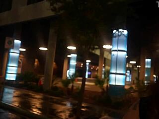 Noche de perrito con Mia Dior al aire libre