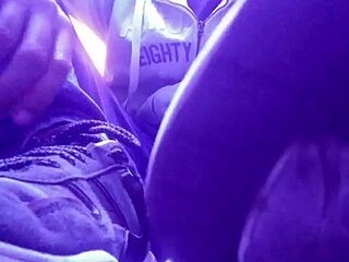 炫耀我的新粉色袜子和逛街累脚