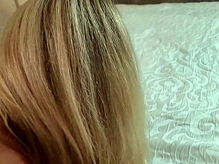 摄影师加入双插金发荡妇大奶子和粗鸡巴