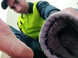 Step gay dad escapes into foot fantasy dreams at work