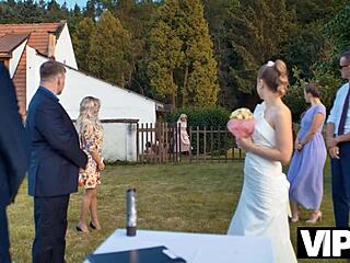 סצנת חתונה VIP4K עם כלה צ'כית מגולחת ויפה