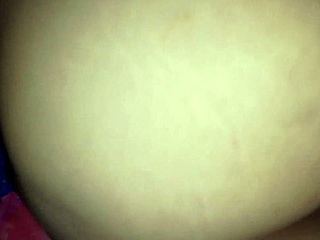 דסי בהאבי משפריצה על דוואר במהלך סקס פרוע