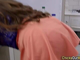 lesbian amateurs fingering and eating each other out