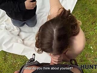 Охотник трахает красивую европейку в колготках во время групповухи в лесу