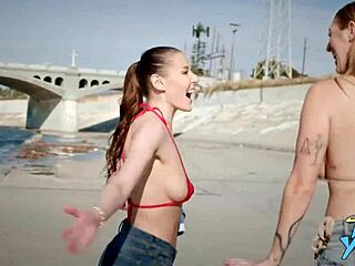 Vill du hänga med Sybil och Angel Young 18+ för lesbisk sex i LA?