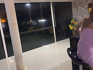 Novinha screws motoboy delivery guy in just panties after getting her order.