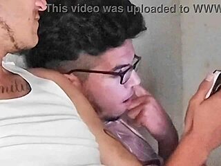 el chacal colombiano le dio una manoseada al pasivo y lo hizo gemir de placer en esta primera parte