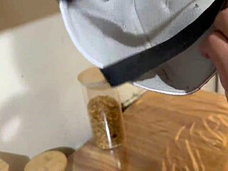 دفعت رجل مستقيم لينيك رجل مثلي شرجيا؟