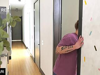 Stepbrother catches Selina Imai masturbating her wet pussy for fans 😳