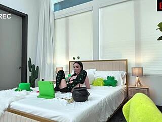 Stepbrother catches Selina Imai masturbating her wet pussy for fans 😳