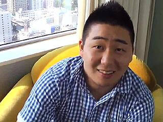 ぽっちゃり日本少年が爺さんに乱交で犯される