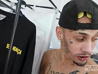 衣柜中与大鸡巴无套操 😏