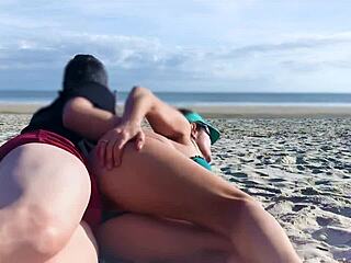 海滩熟女真被惊喜大屌插屁眼了？