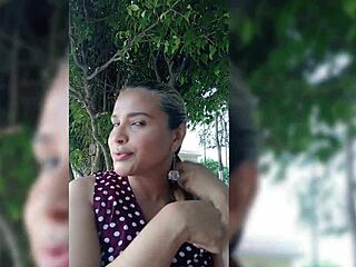 How does Gina handle such deep wet action?