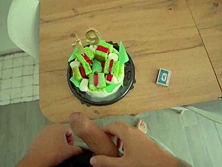 मैंने मेरी स्टीपसिस्टर को हैप्पी बर्थडे विश किया और उसकी पाई को क्यूम से भर दिया