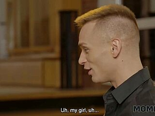 Mommy4K! How Does Mommy Tempt with Such Wild Mature Curves?