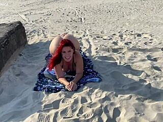 essa ruivinha e muito gostosa ela fez isso comigo na praia