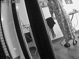 Cheating wife screws friend while husband’s away