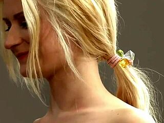 Blonde Eropah Cantik Dalam Adegan Pertama Dengan Gaya Anjing Dan Menaiki—Hebat!