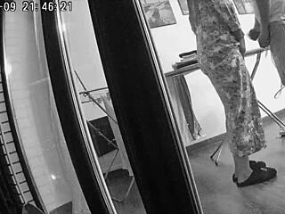 Cheating wife screws friend while husband’s away