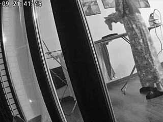 Cheating wife screws friend while husband’s away