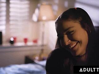 Remaja Lesbian Aidra Fox Dan Kristen Scott Jilat Pussy