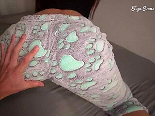 Hermanastra Waits In Bed For Monster Cock Riding