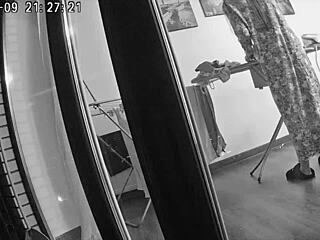 Cheating wife screws friend while husband’s away