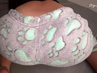 Hermanastra Waits In Bed For Monster Cock Riding