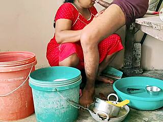 Mães desi ficando loucas com os garotos da vizinhança em ação bruta